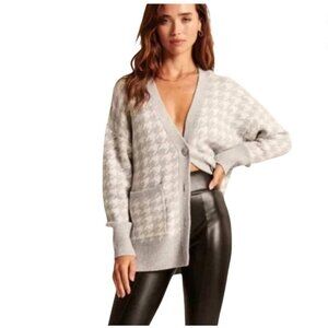 💥NWT Oversized Legging-Friendly Cable Cardigan